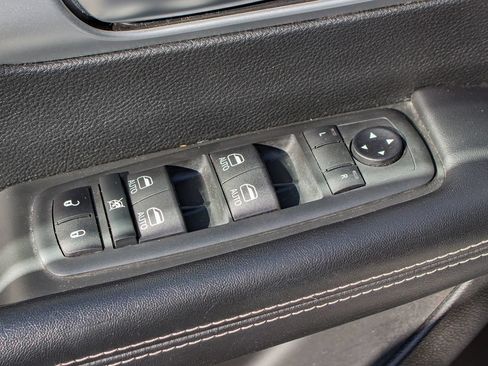 Used 2020 Chrysler Pacifica Touring-L Plus w/ S Appearance Package FWD image 14