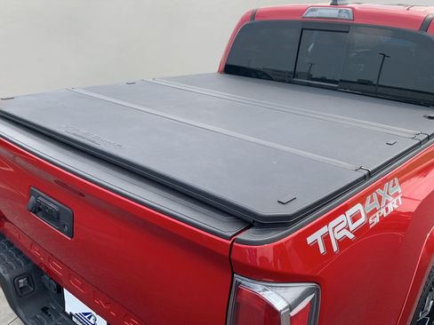 Used 2022 Toyota Tacoma TRD Sport AWD/4WD image 29