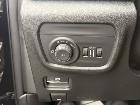 Used 2024 Jeep Grand Cherokee Limited w/ Trailer Tow Package image 15