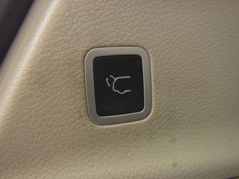 Used 2022 Chrysler Pacifica Touring-L image 40