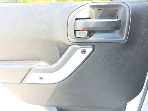 Used 2015 Jeep Wrangler Unlimited Sahara image 17