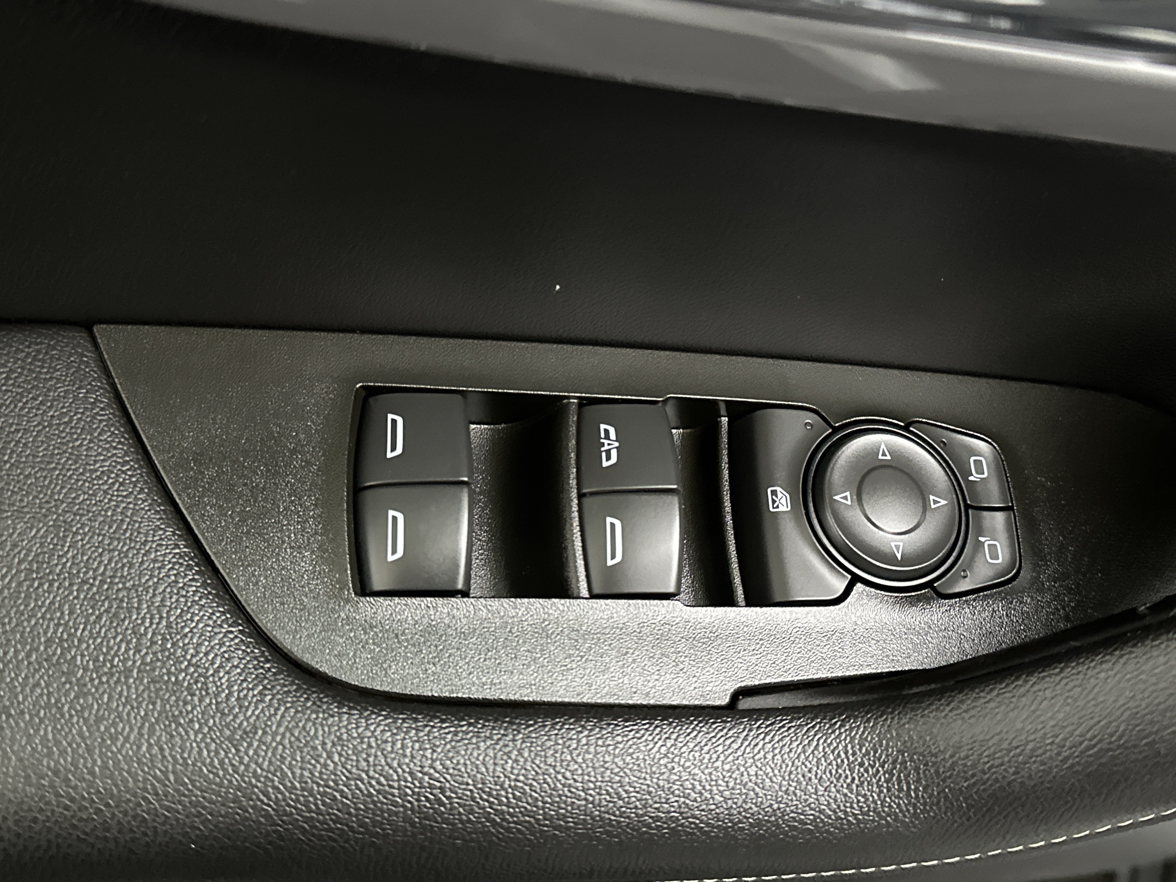 Used 2025 Chevrolet Blazer LT AWD/4WD image 16