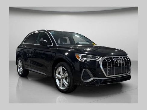 Used 2022 Audi Q3 2.0T Premium Plus w/ Premium Plus Package AWD/4WD image 1