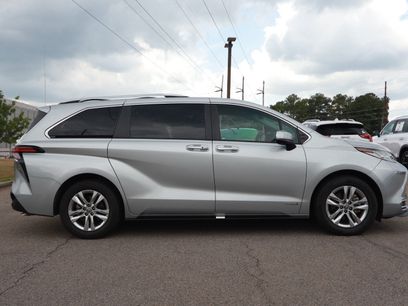 Used 2021 Toyota Sienna Limited