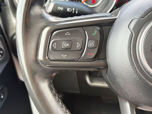 Used 2022 Jeep Gladiator Willys image 13