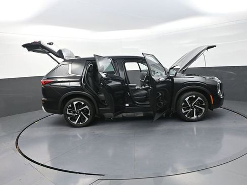 Used 2023 Mitsubishi Outlander SE image 34