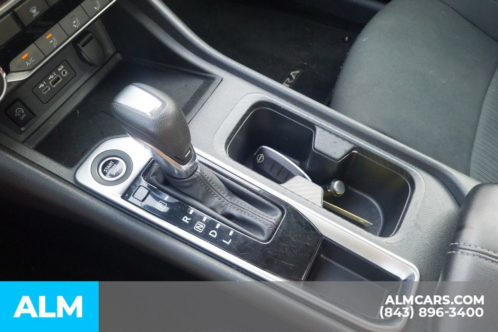 Used 2024 Nissan Sentra SV FWD image 27
