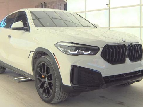 Used 2023 BMW X6 xDrive40i w/ Premium Package image 2