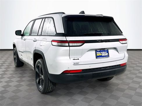 New 2025 Jeep Grand Cherokee Altitude image 21