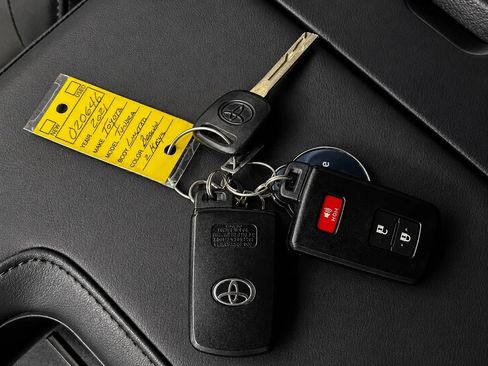 Used 2021 Toyota Tundra Limited w/ Limited Premium Package AWD/4WD image 47