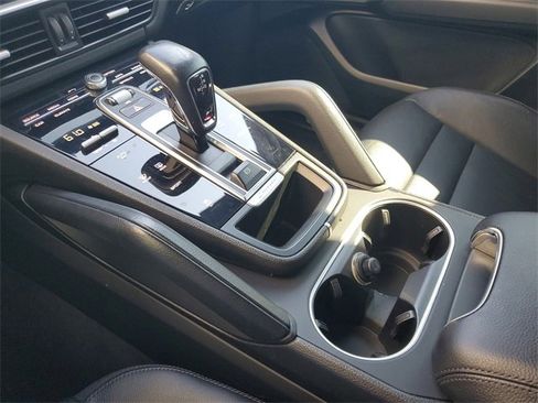 Used 2021 Porsche Cayenne image 31