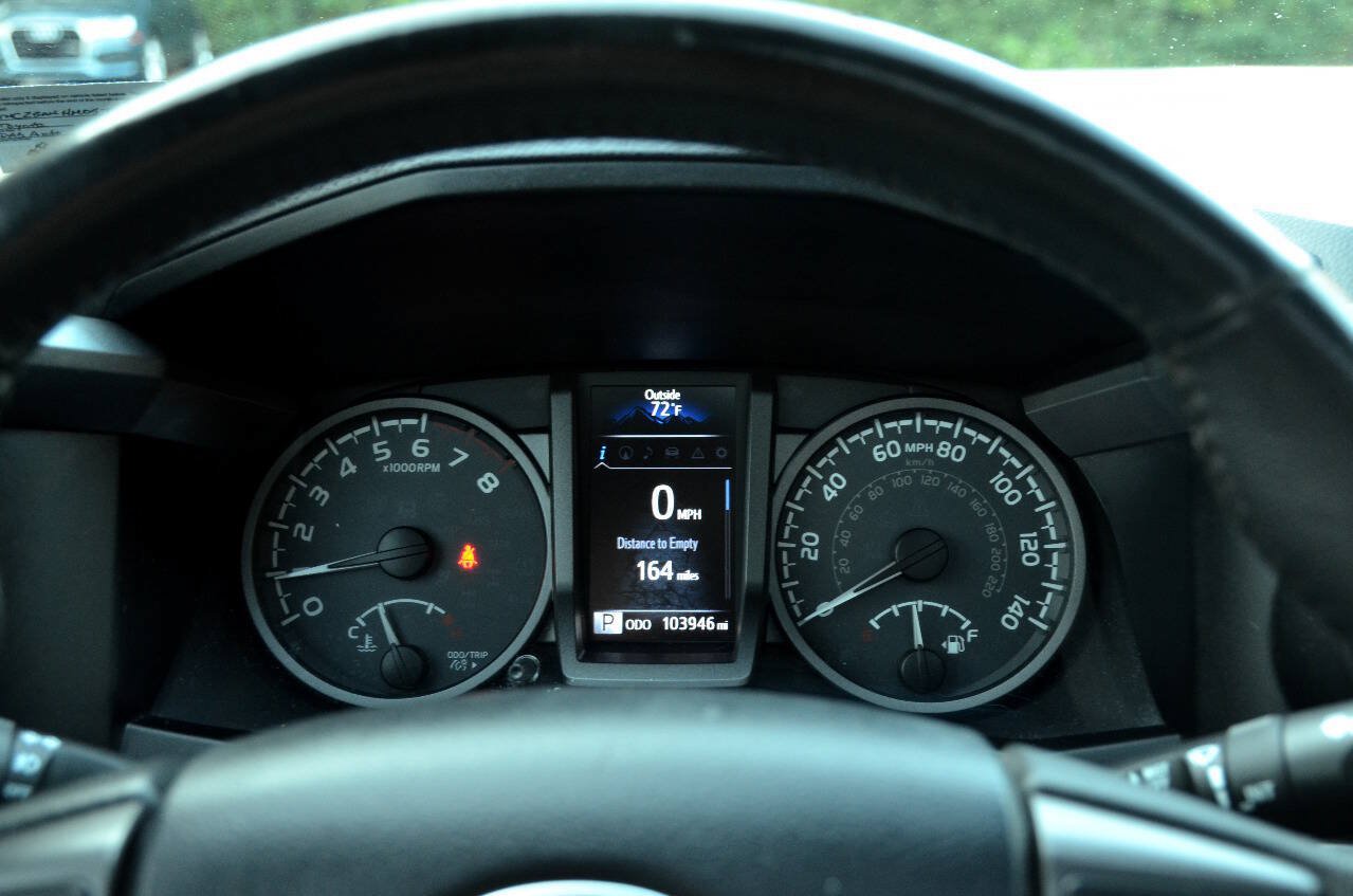 Used 2017 Toyota Tacoma TRD Sport AWD/4WD image 19