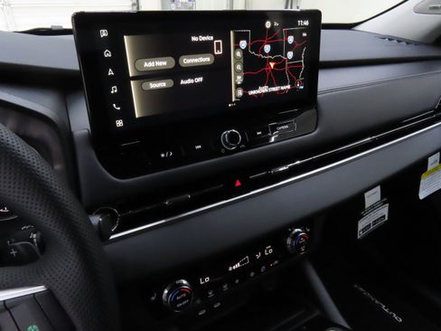 New 2025 Mitsubishi Outlander SE image 16