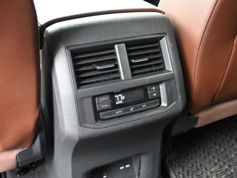 Used 2021 Volkswagen Atlas SE w/ Towing Package image 16