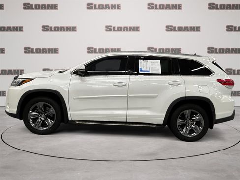 Used 2018 Toyota Highlander Limited Platinum image 2