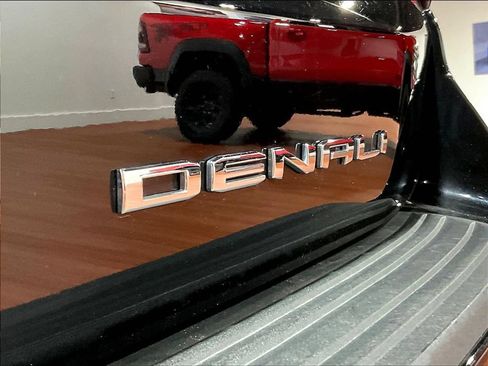 Used 2023 GMC Yukon XL Denali AWD/4WD image 24