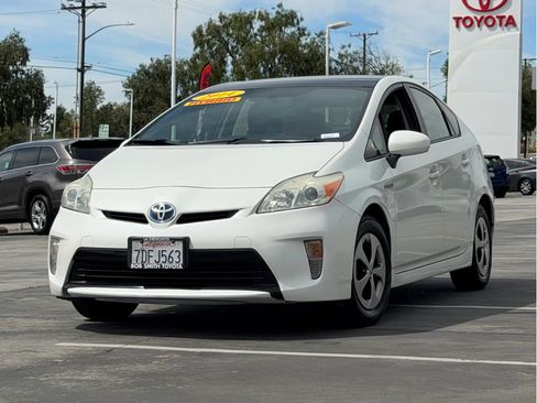 Used 2014 Toyota Prius Three w/ Solar Roof Package image 2