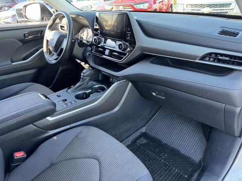 Used 2023 Toyota Highlander L image 39