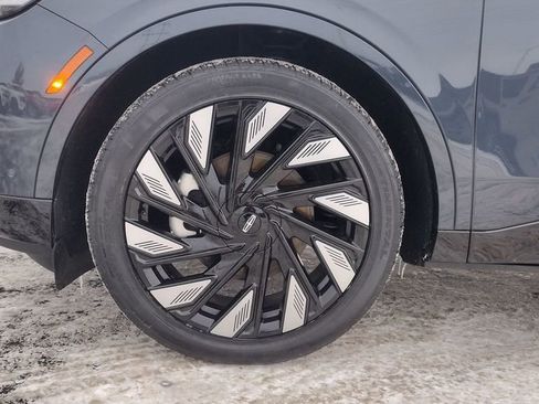 Certified 2024 Lincoln Nautilus Reserve w/ Equipment Group 202A image 9