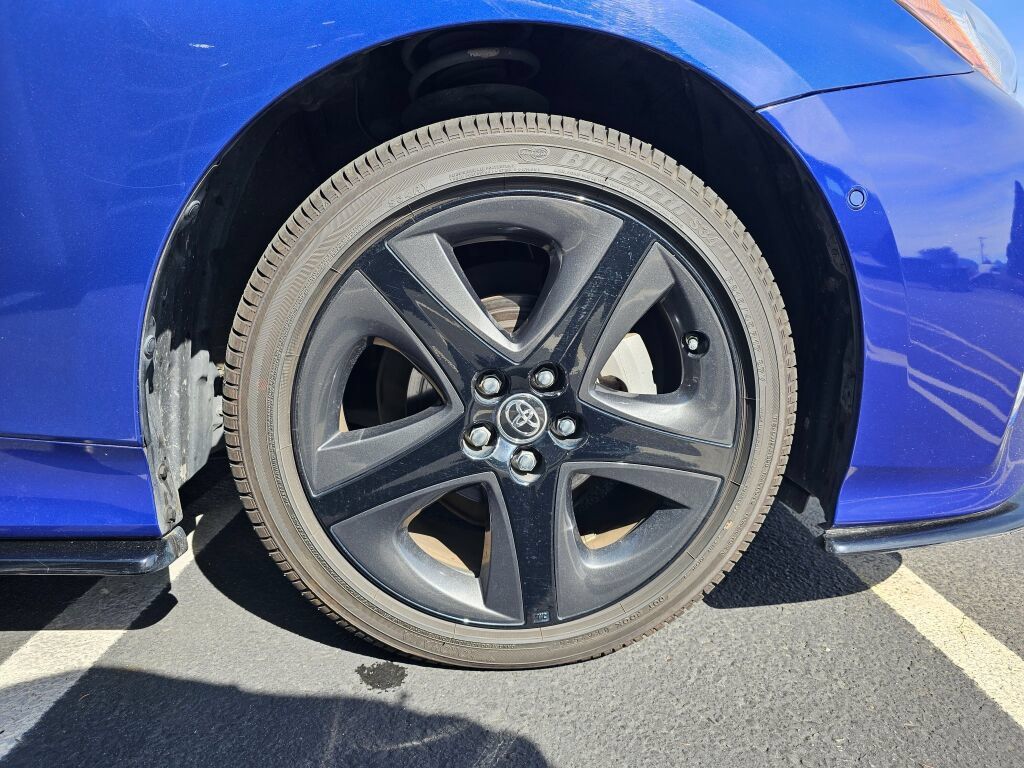 Used 2018 Toyota Prius Four Touring w/ Appearance Package FWD image 9