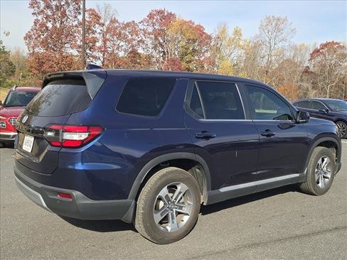 Used 2025 Honda Pilot EX-L image 3