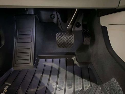 Used 2024 Audi Q8 e-tron Prestige w/ Prestige Package image 74