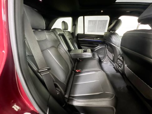 Used 2023 Jeep Grand Cherokee Overland AWD/4WD image 28
