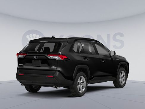 Used 2022 Toyota RAV4 LE AWD/4WD image 2