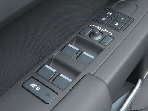 Used 2026 Land Rover Defender 110 S AWD/4WD image 24