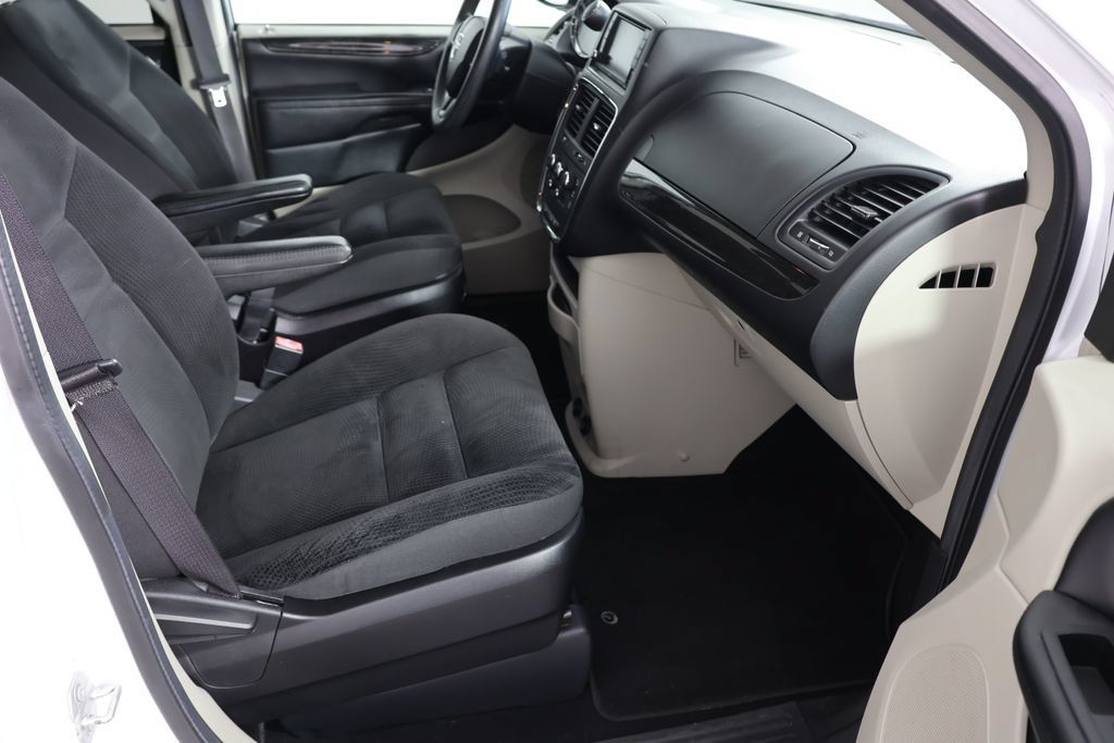 Used 2019 Dodge Grand Caravan SE FWD image 19