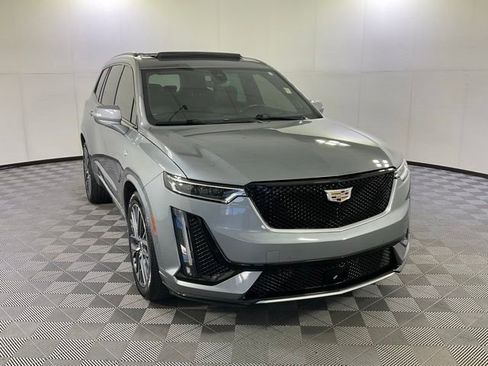 Used 2023 Cadillac XT6 Sport w/ Technology Package AWD/4WD image 3