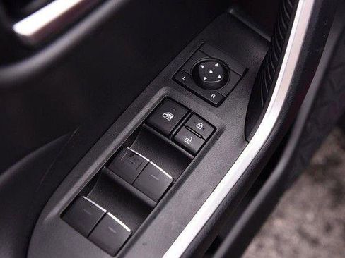 Used 2025 Toyota RAV4 XLE AWD/4WD image 9