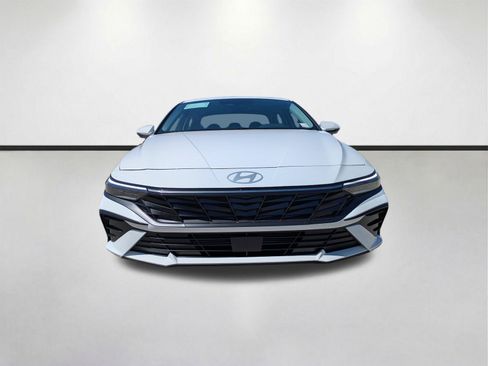 New 2026 Hyundai Elantra Limited FWD image 3