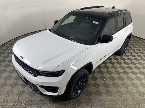 New 2025 Jeep Grand Cherokee Limited image 7