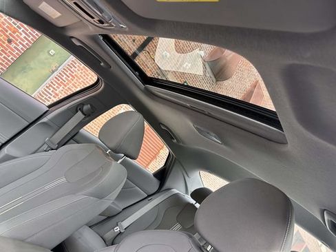 Used 2025 Hyundai Elantra SEL FWD image 18