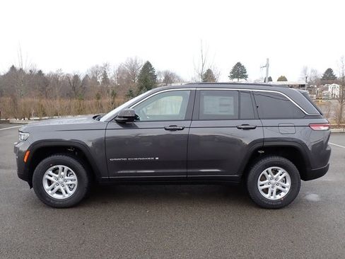 New 2025 Jeep Grand Cherokee Laredo image 2