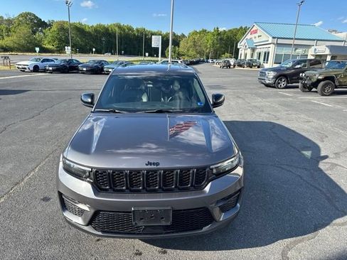 Used 2023 Jeep Grand Cherokee Altitude AWD/4WD image 27