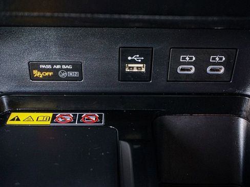 Used 2025 Toyota Camry SE image 37