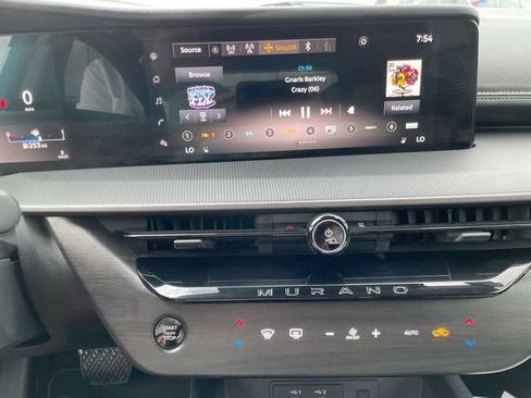Used 2025 Nissan Murano SV AWD/4WD image 21