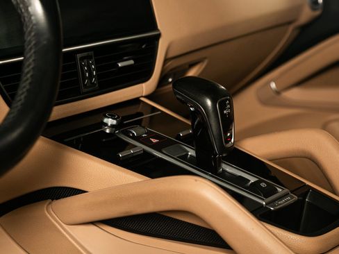 Used 2019 Porsche Cayenne AWD/4WD image 34