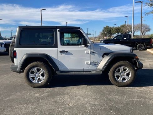 Used 2019 Jeep Wrangler Sport image 3