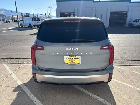 Used 2024 Kia Telluride LX FWD image 5