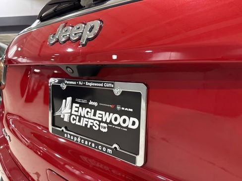 Used 2023 Jeep Compass Latitude w/ Convenience Group AWD/4WD image 11
