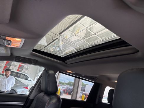 Used 2019 Toyota Highlander SE w/ Nightshade Edition FWD image 17