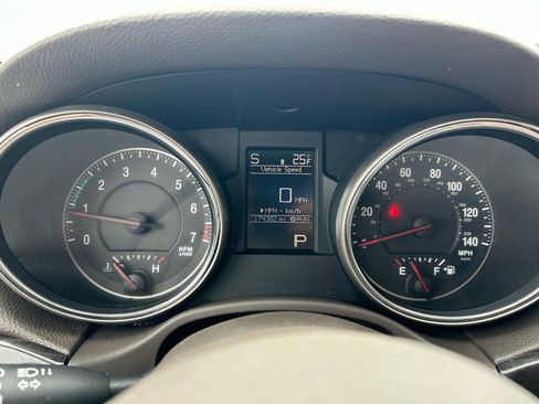 Used 2013 Jeep Grand Cherokee Laredo w/ Laredo E Group image 21