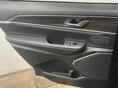 New 2026 Jeep Grand Cherokee L Limited w/ Luxury Tech Group II image 30