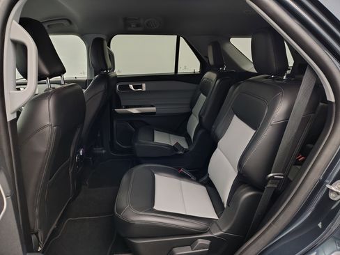 Used 2022 Ford Explorer XLT w/ Equipment Group 202A image 24