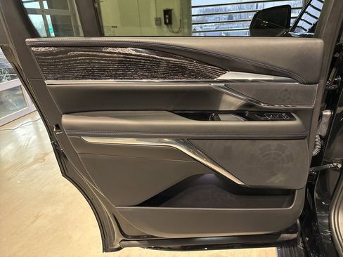 Used 2026 Cadillac Escalade IQ Sport 1 w/ LPO, ONYX Package image 17