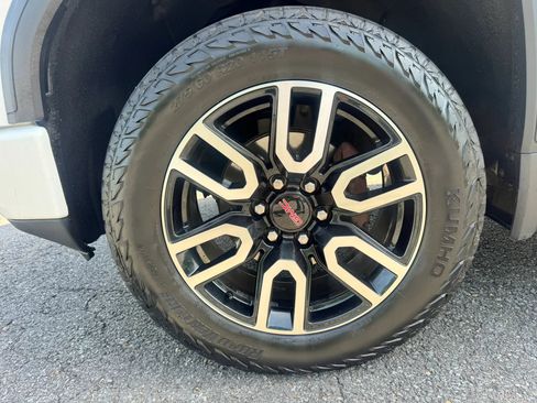 Used 2020 GMC Sierra 1500 AT4 w/ AT4 Premium Package AWD/4WD image 9