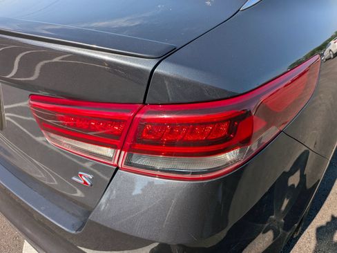 Used 2018 Kia Optima S w/ Panoramic Sunroof Package FWD image 11